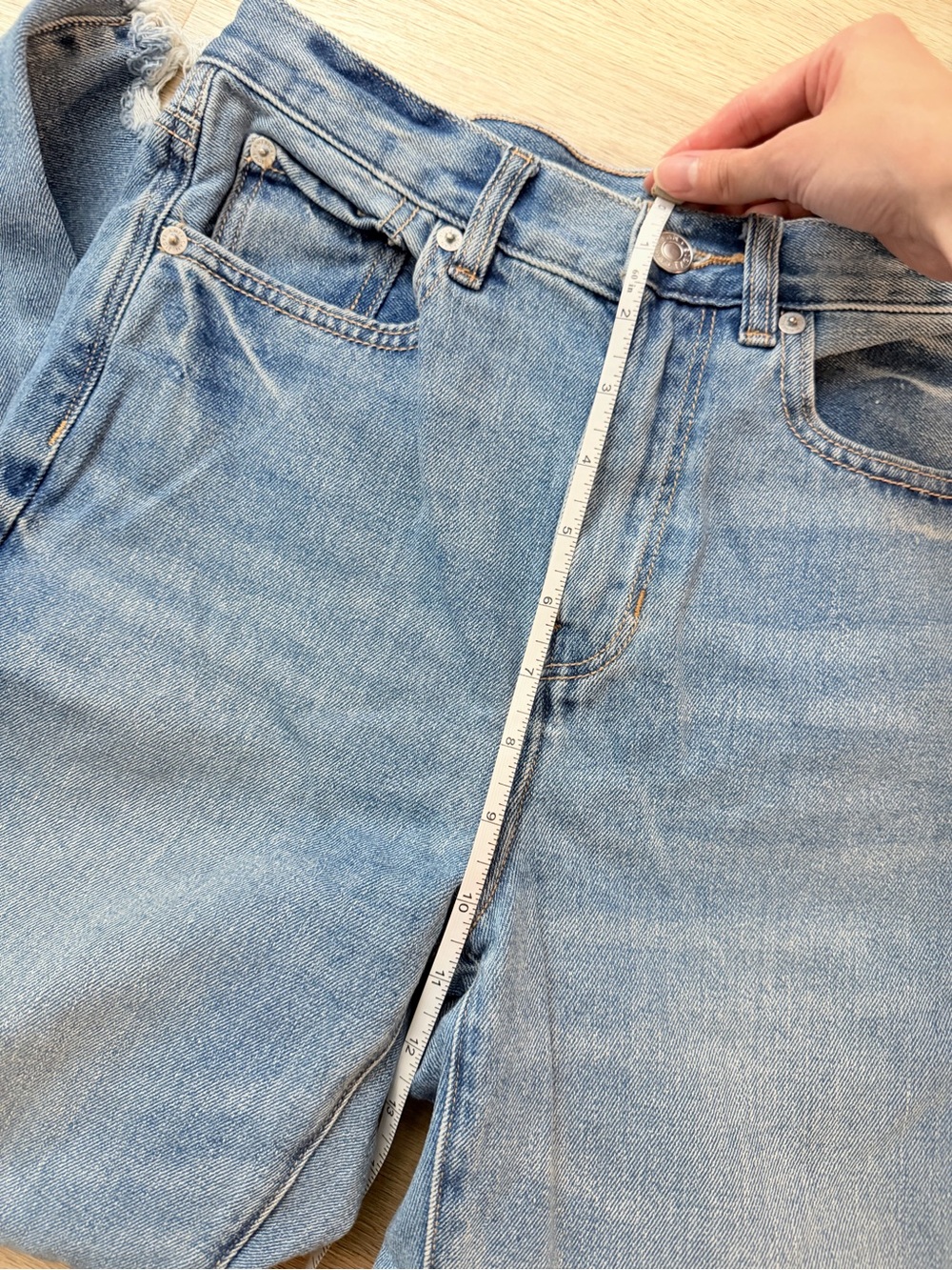 American Eagle High-Rise Light Wash Frayed Hem Jeans - Picture 4 of 7